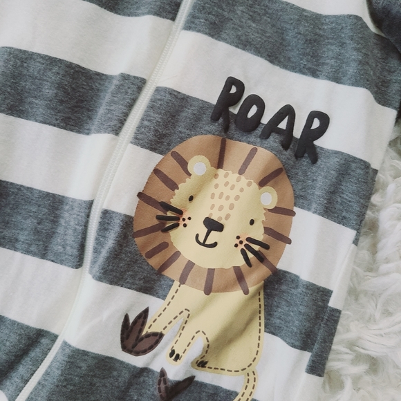 SOLD! Infant Lion Stipe Footsie - Picture 3 of 6